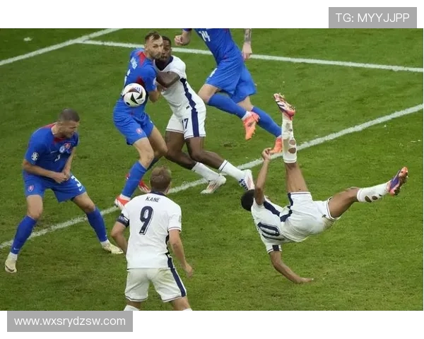 裘德贝林厄姆如何凭实力与智慧成为足坛新星并不断刷新中场价值认知