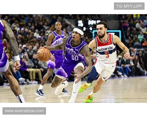 爵士队与开拓者展开激烈对决 双方拼搏激烈谁能笑到最后 爵士队与开拓者展开激烈对决 双方拼搏激烈谁能笑到最后