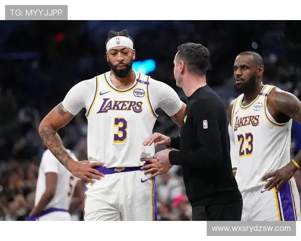 2007年NBA季后赛马刺与湖人对决回顾：传奇球队的巅峰对抗与精彩瞬间