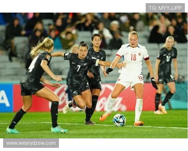 加拿大女足与新西兰女足激战正酣谁能在国际赛场上笑到最后 加拿大女足与新西兰女足激战正酣谁能在国际赛场上笑到最后