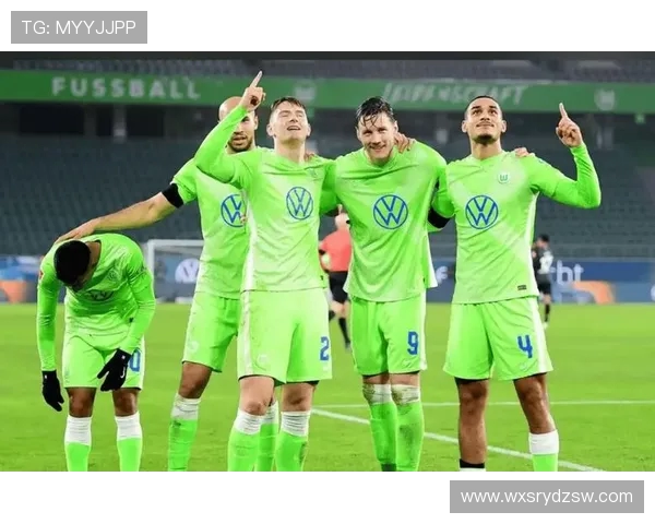 奥斯堡主场迎战多特蒙德双方争夺关键三分的激烈对决 奥斯堡主场迎战多特蒙德双方争夺关键三分的激烈对决